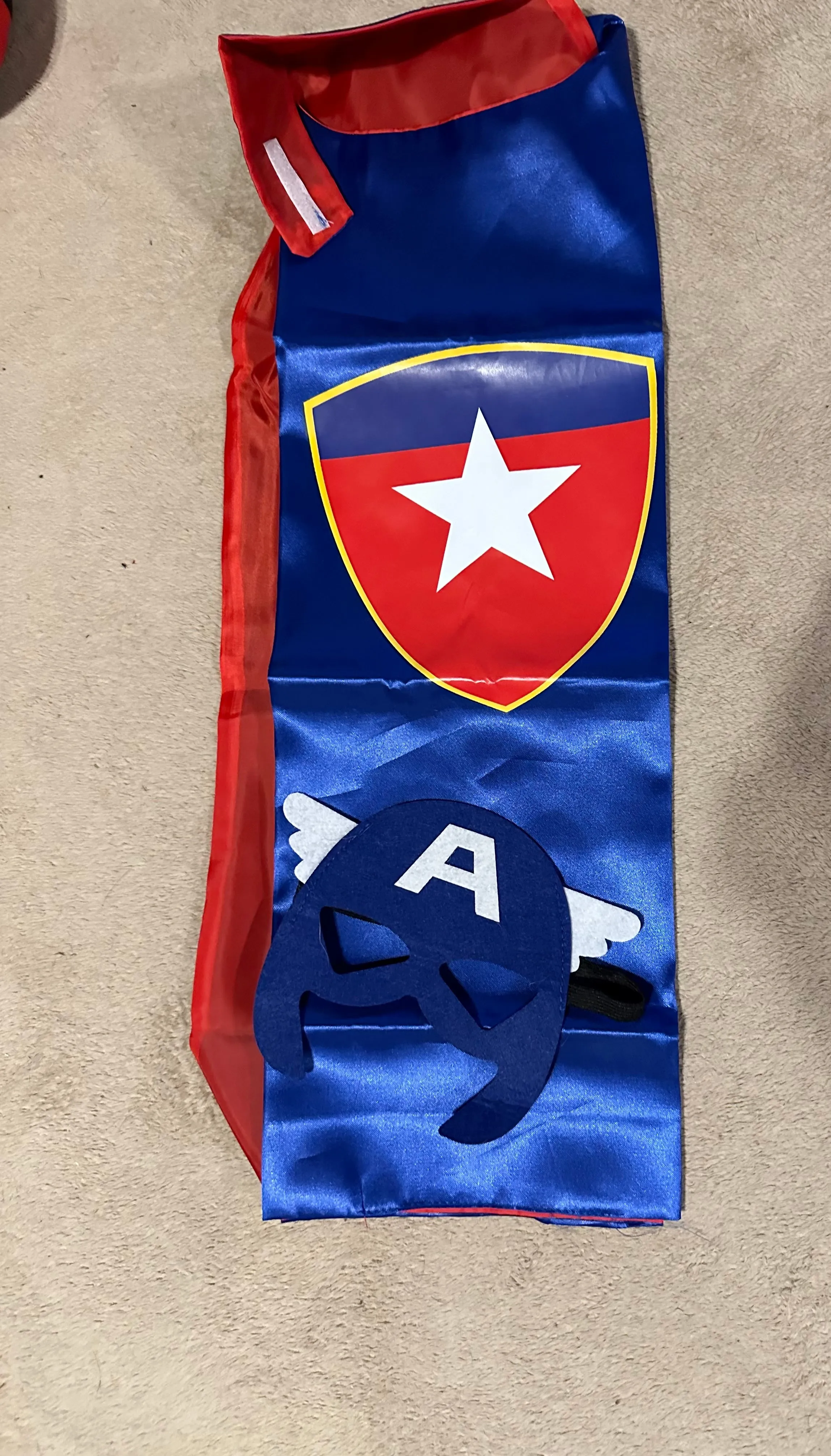 Captain America cape & Mask - size Kids Clothing:     4 & 4T